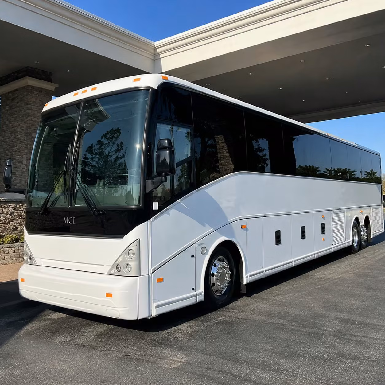 stratford cruise groups use airport shuttles to connect through jfk and bdl